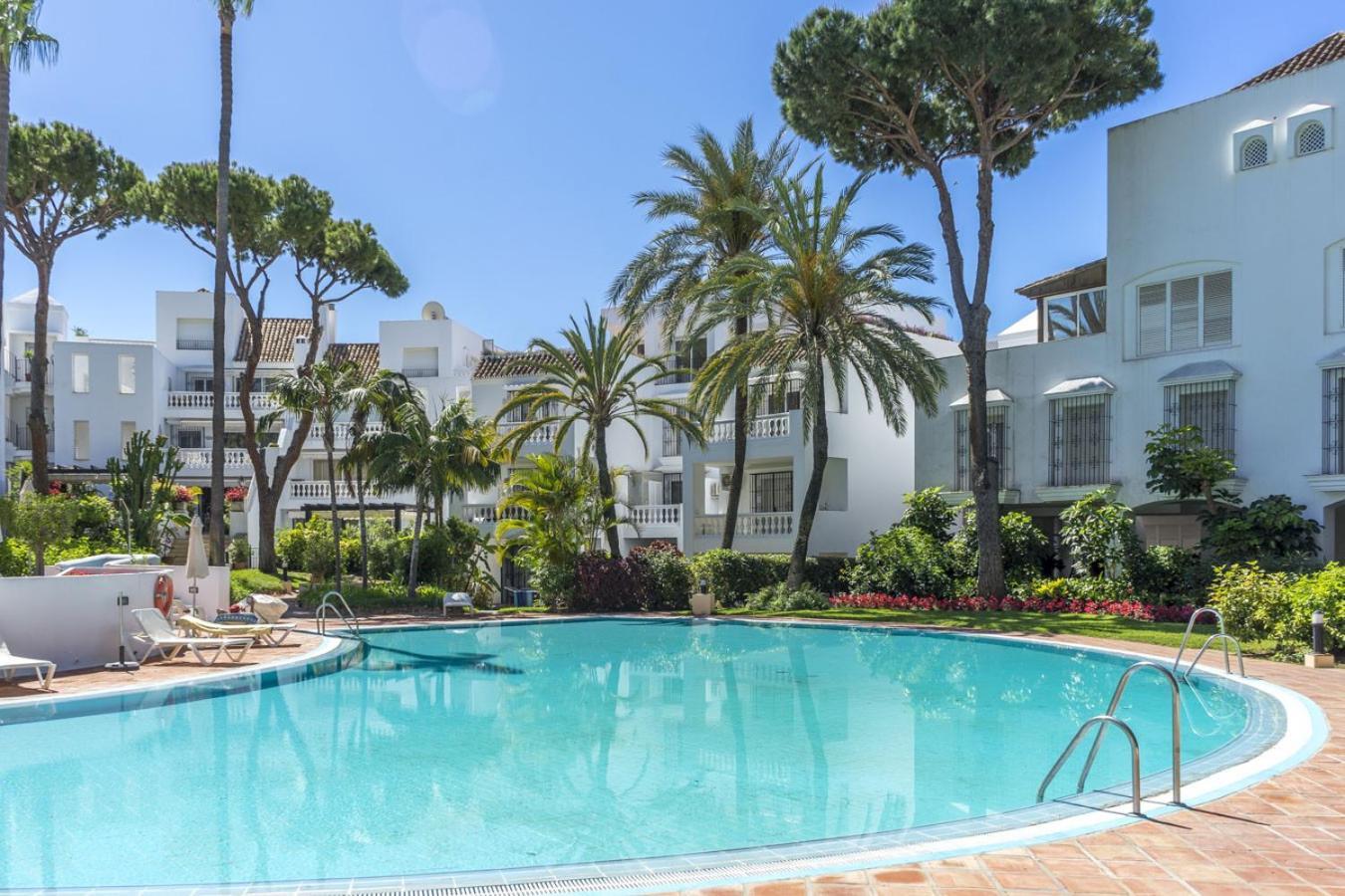 2 Bedrooms In With Pool Sharingco Apartment *