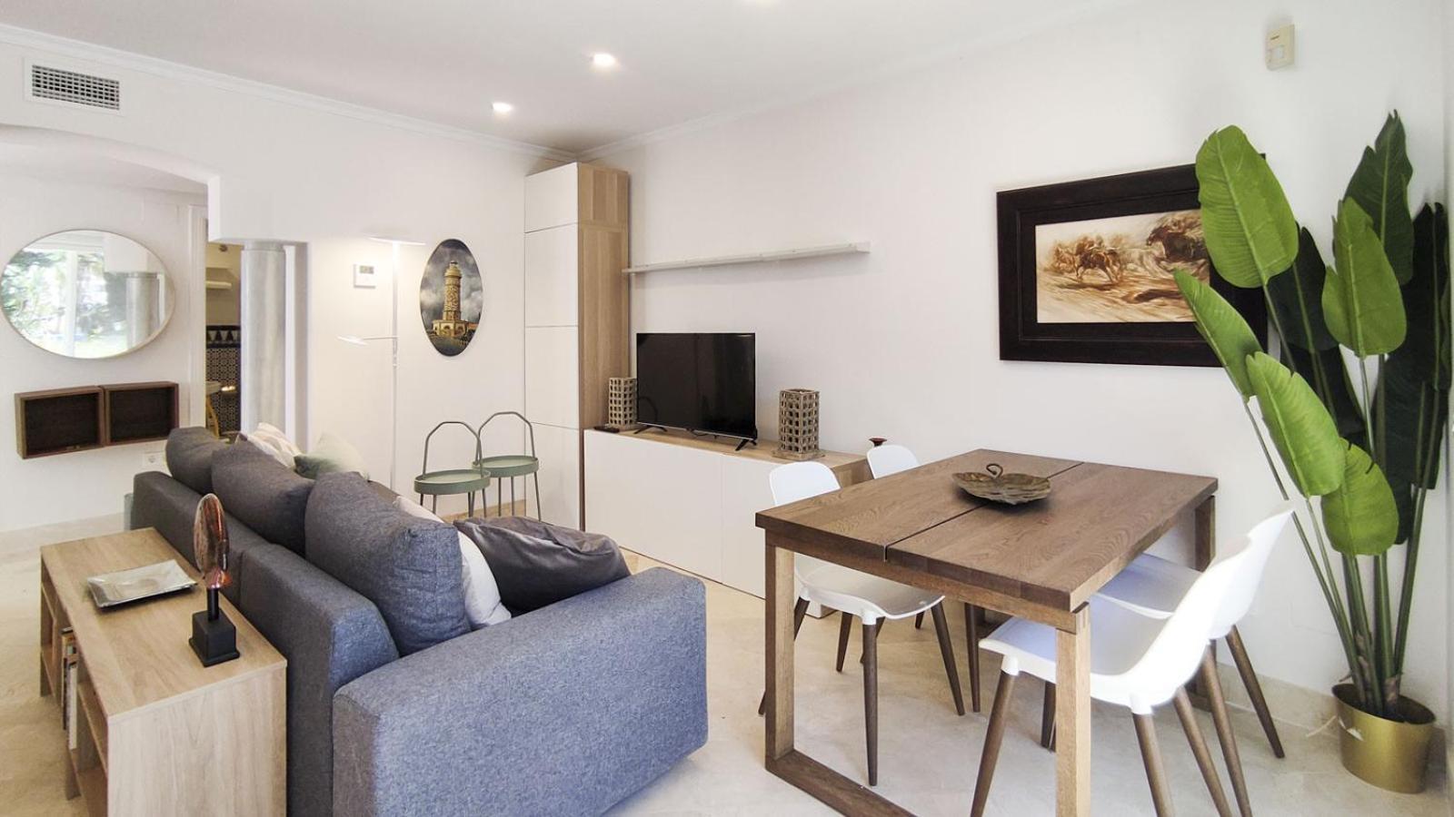 2 Bedrooms In With Pool Sharingco Apartment